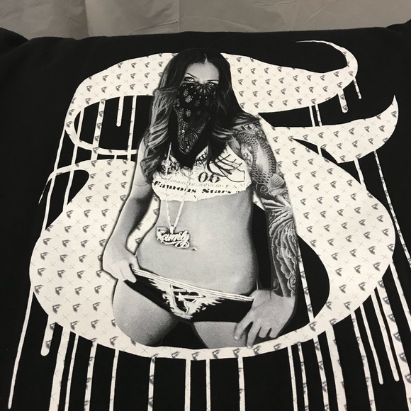 Almost Like New ManT-Shirt Size Clg - Picture 2 of 8